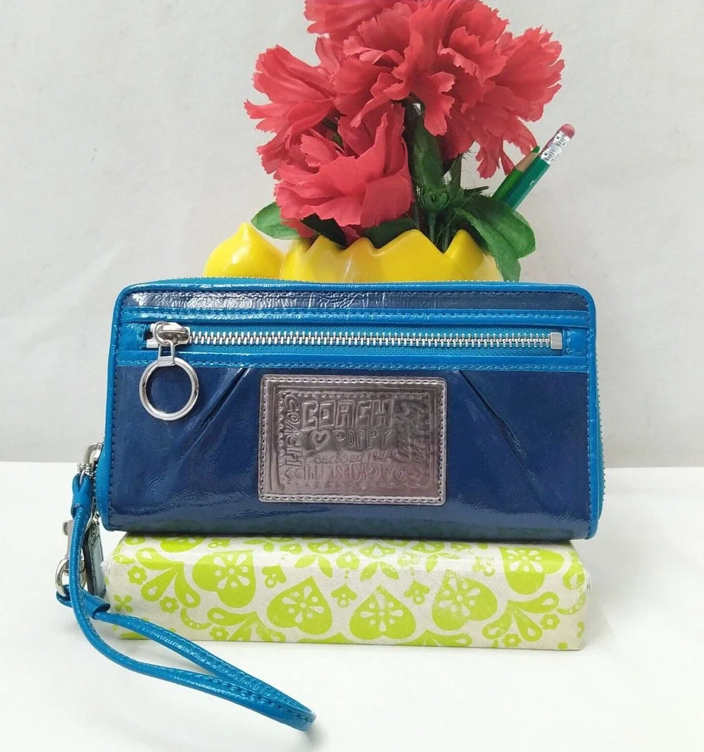 Coach Poppy Blue Patent Leather Zip Around Credit Card Wristlet Wallet